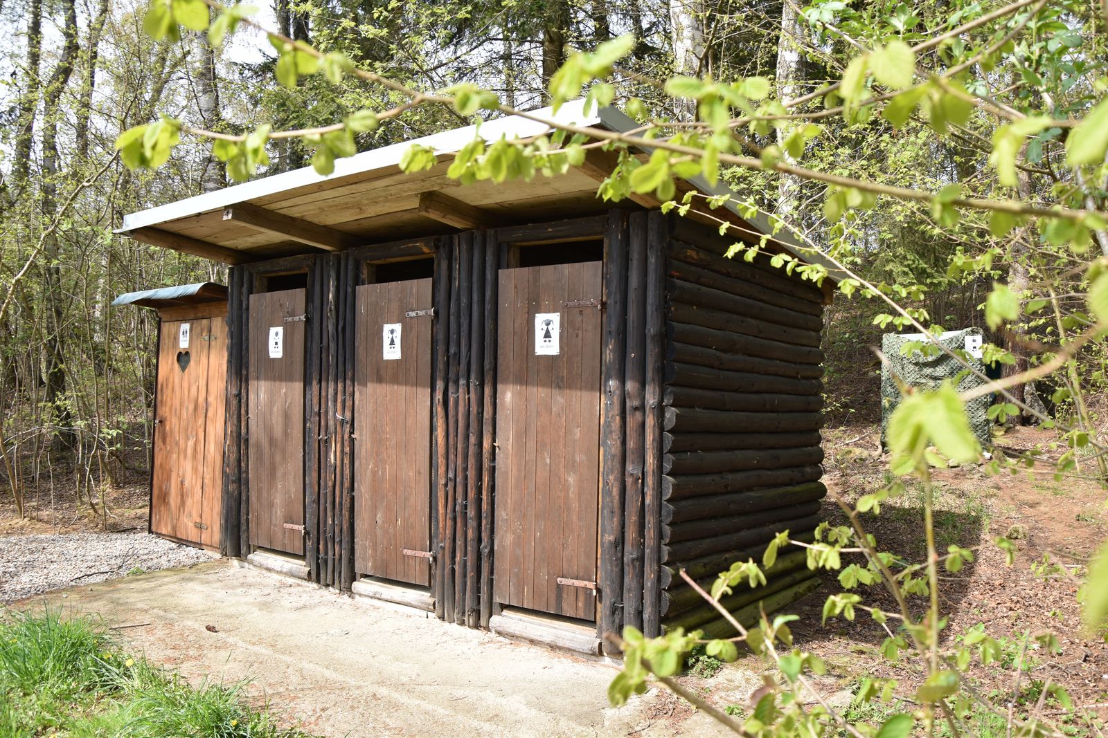 Suché záchody pro děti a vedoucí